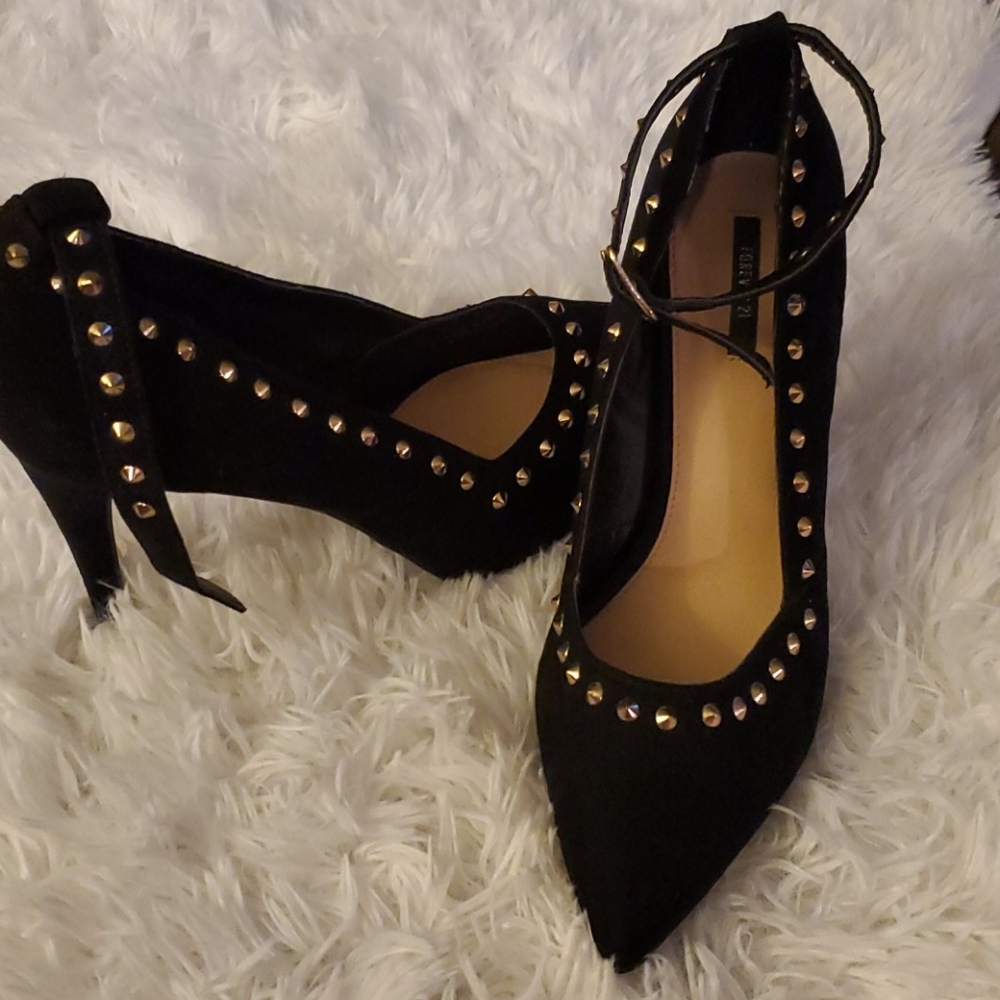 Black high heels 👠